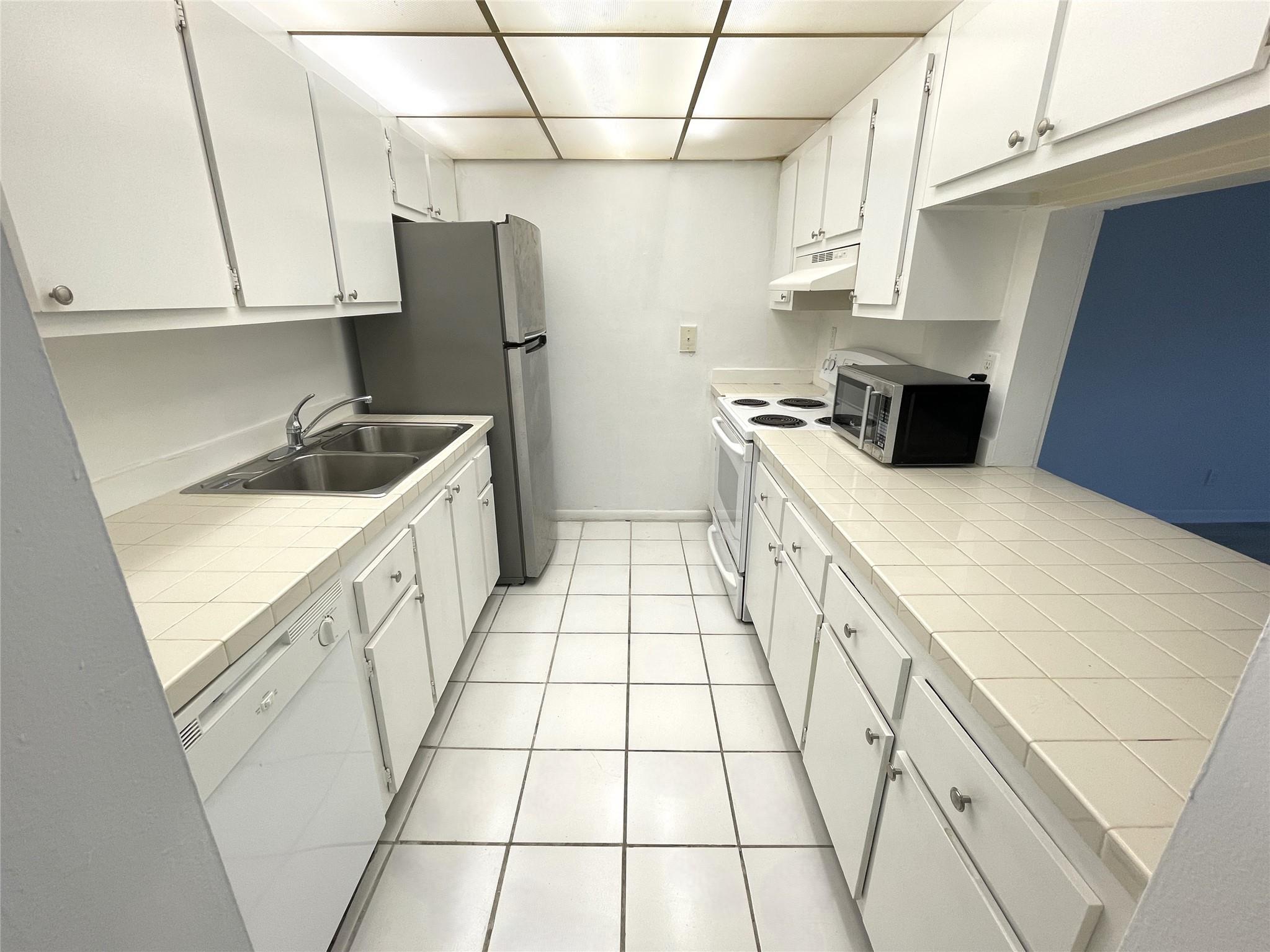 Welcome to this beautifully maintained unit featuring laminate flooring throughout and tile in the bathrooms for a clean, modern feel. Enjoy peaceful garden views from your private balcony.
Located in the heart of West Palm Beach, you're just minutes from the Palm Beach Outlets, PBI Airport, and with quick access to I-95, commuting is a breeze.
Situated in a safe, quiet, and well-managed community, this unit offers comfort, convenience, and charm. Don’t miss your chance to call this place home — you’re going to love living here!
