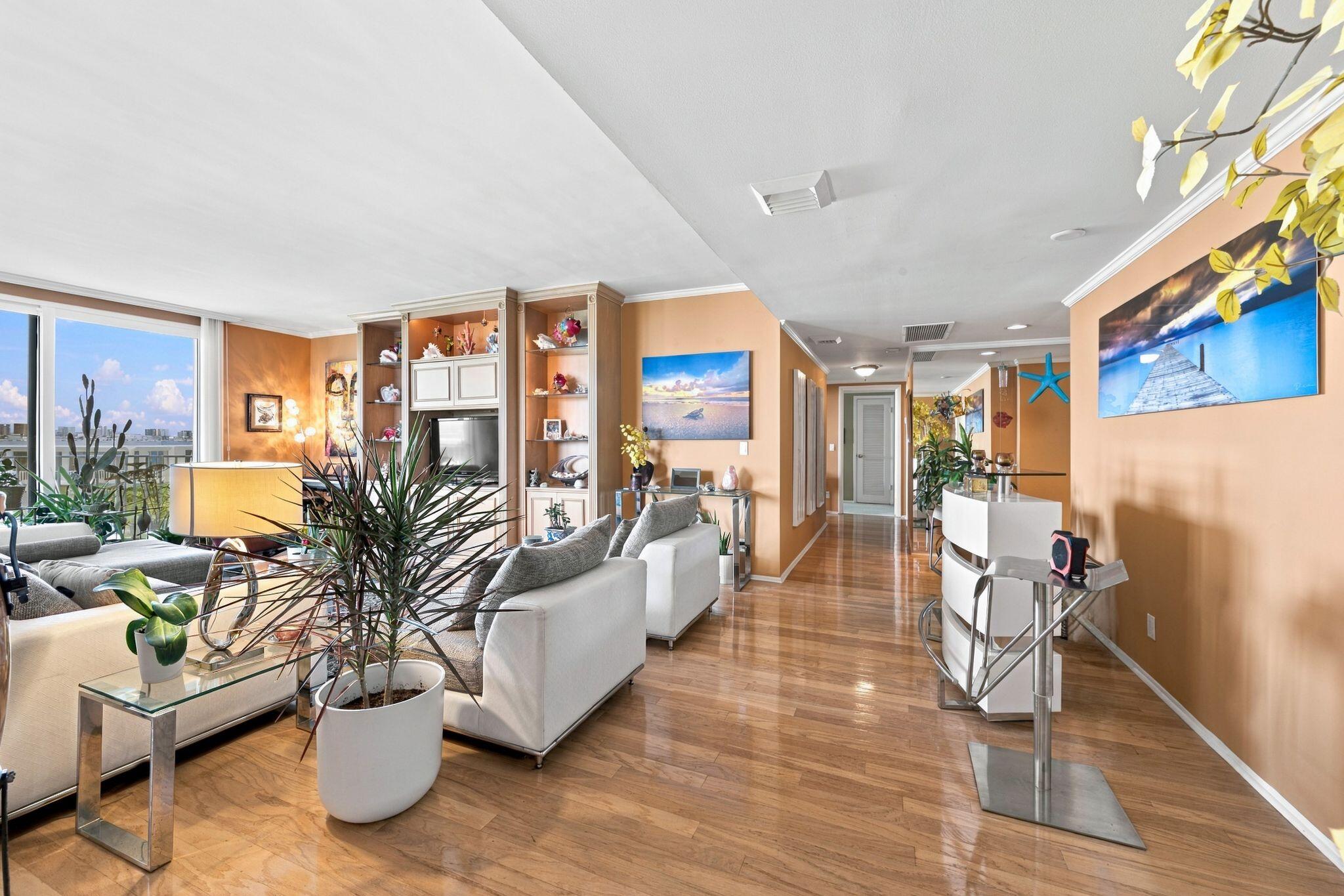 2295 S Ocean Boulevard 517, Palm Beach, FL, 33480/$2,250,000 4 2295 S Ocean Boulevard 517