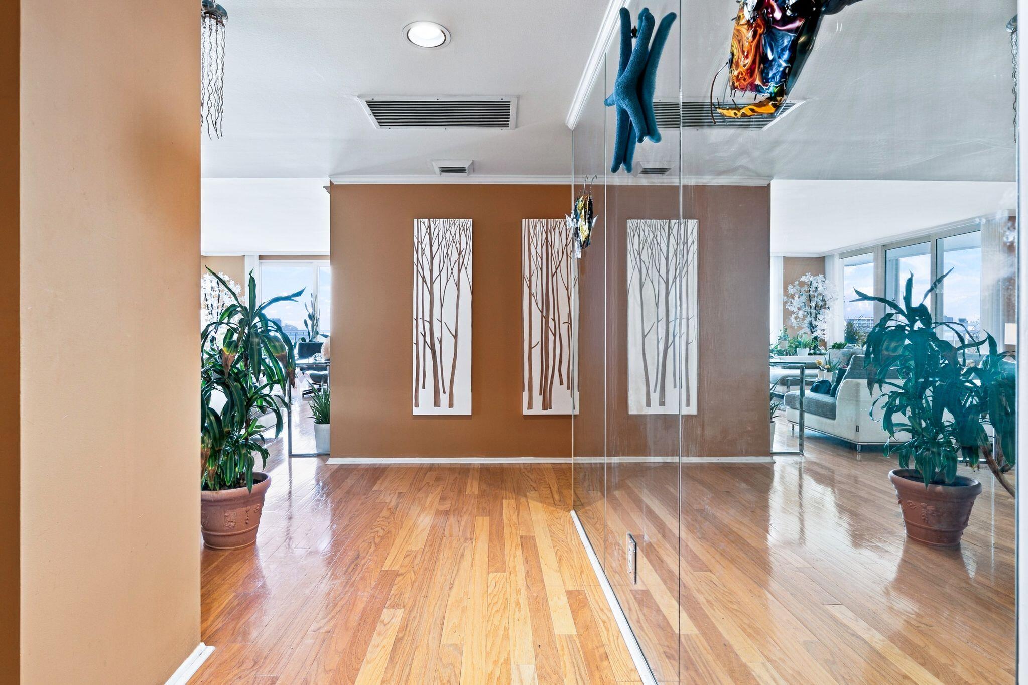 2295 S Ocean Boulevard 517, Palm Beach, FL, 33480/$2,250,000 3 2295 S Ocean Boulevard 517