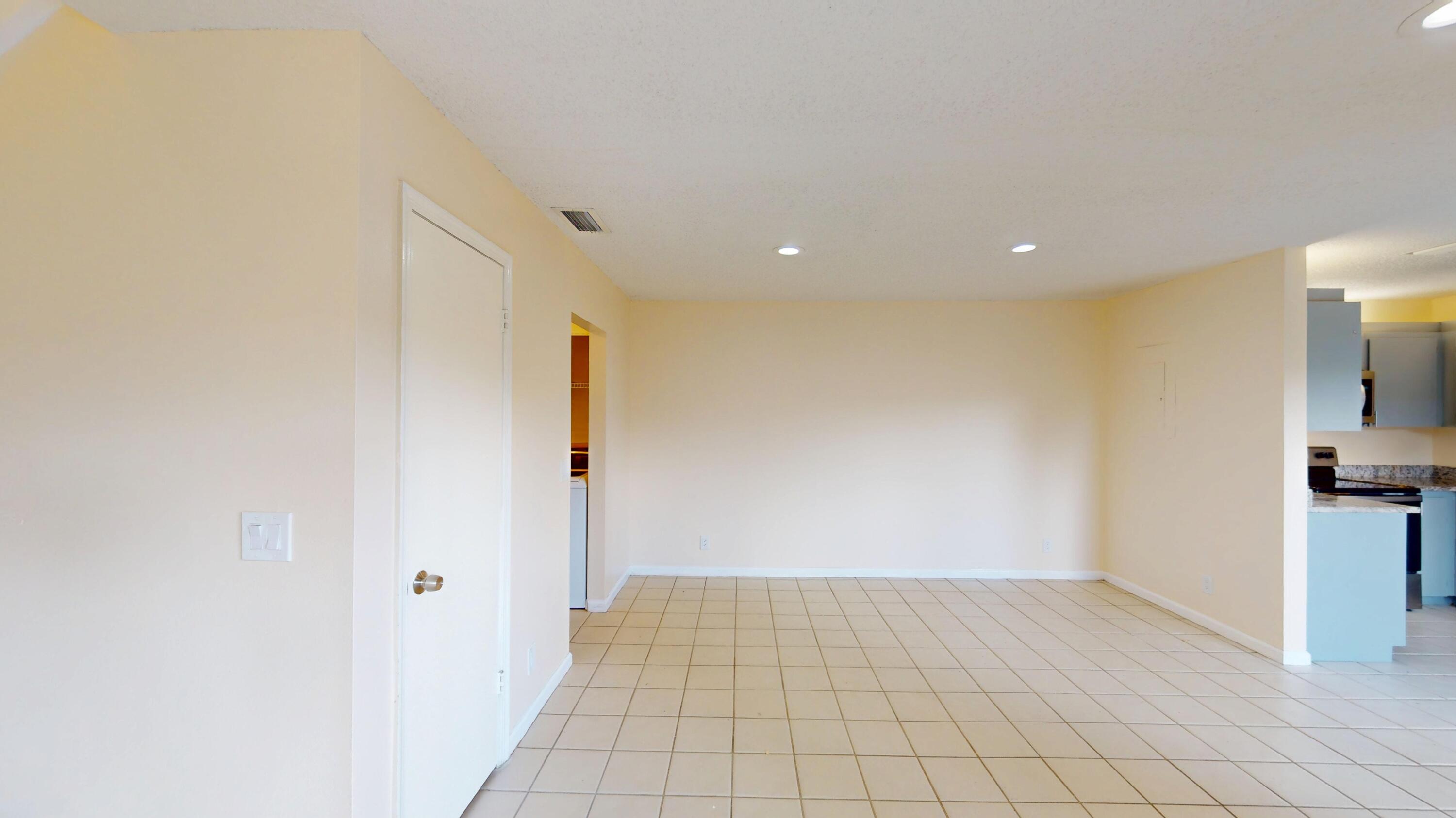 WOODSTOCK TWNHS - Residential Lease