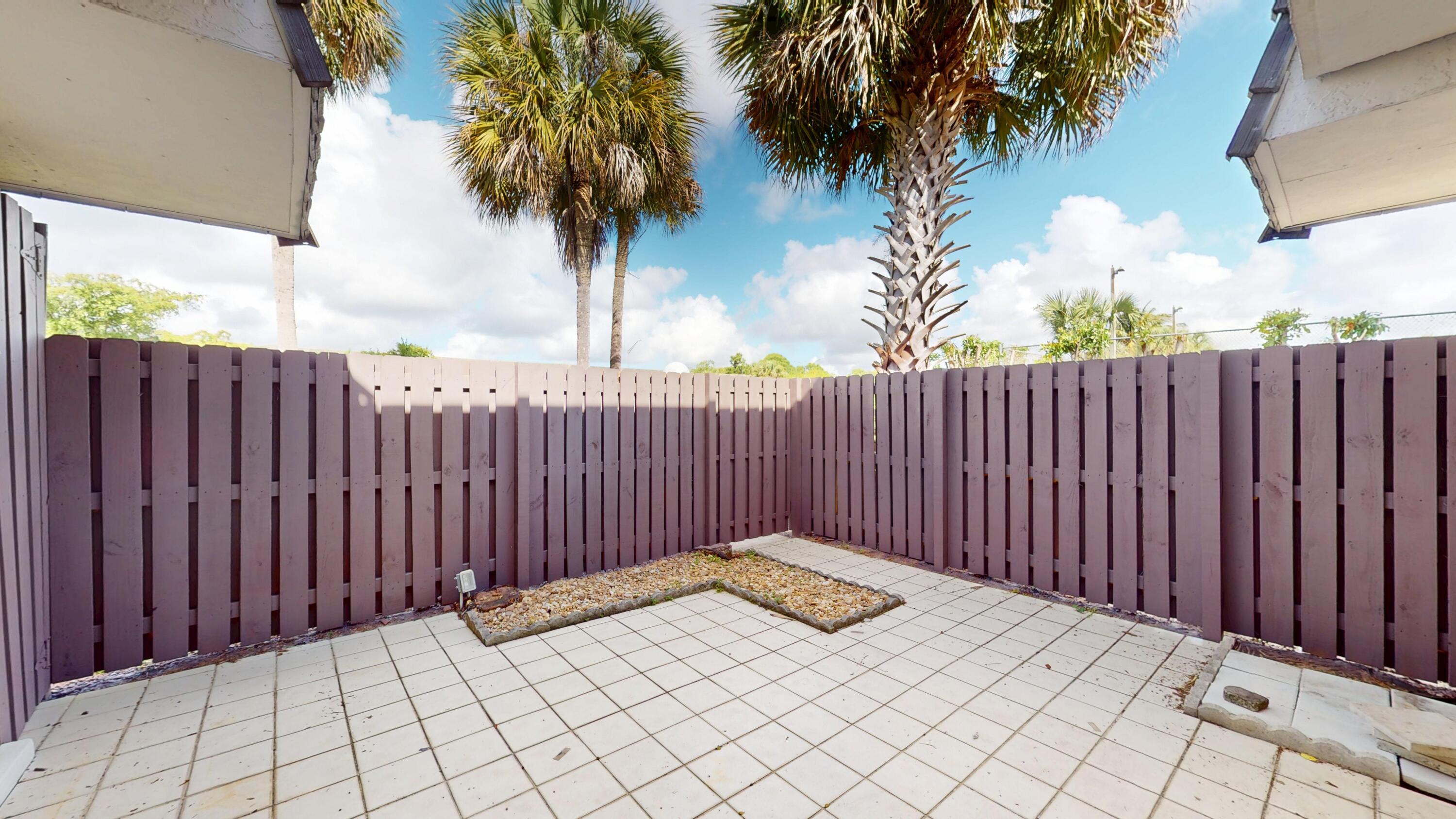 WOODSTOCK TWNHS - Residential Lease