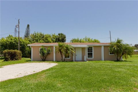 Single Family Residence in Vero Beach FL 1490 6th Avenue Ave.jpg
