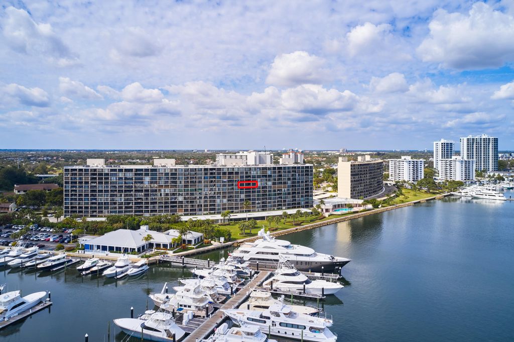 Photo of 124 Lakeshore Drive #829, North Palm Beach, FL 33408 (MLS # R11164494)