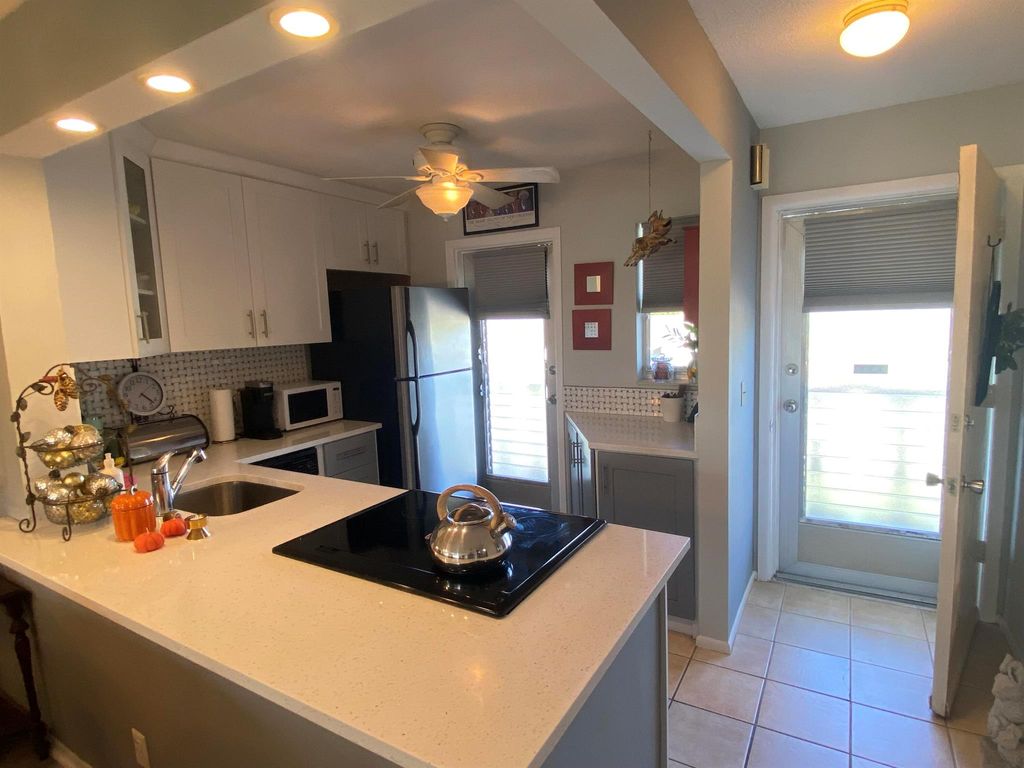 Photo of 2161 NE 1st Court #205, Boynton Beach, FL 33435 (MLS # R11137623)