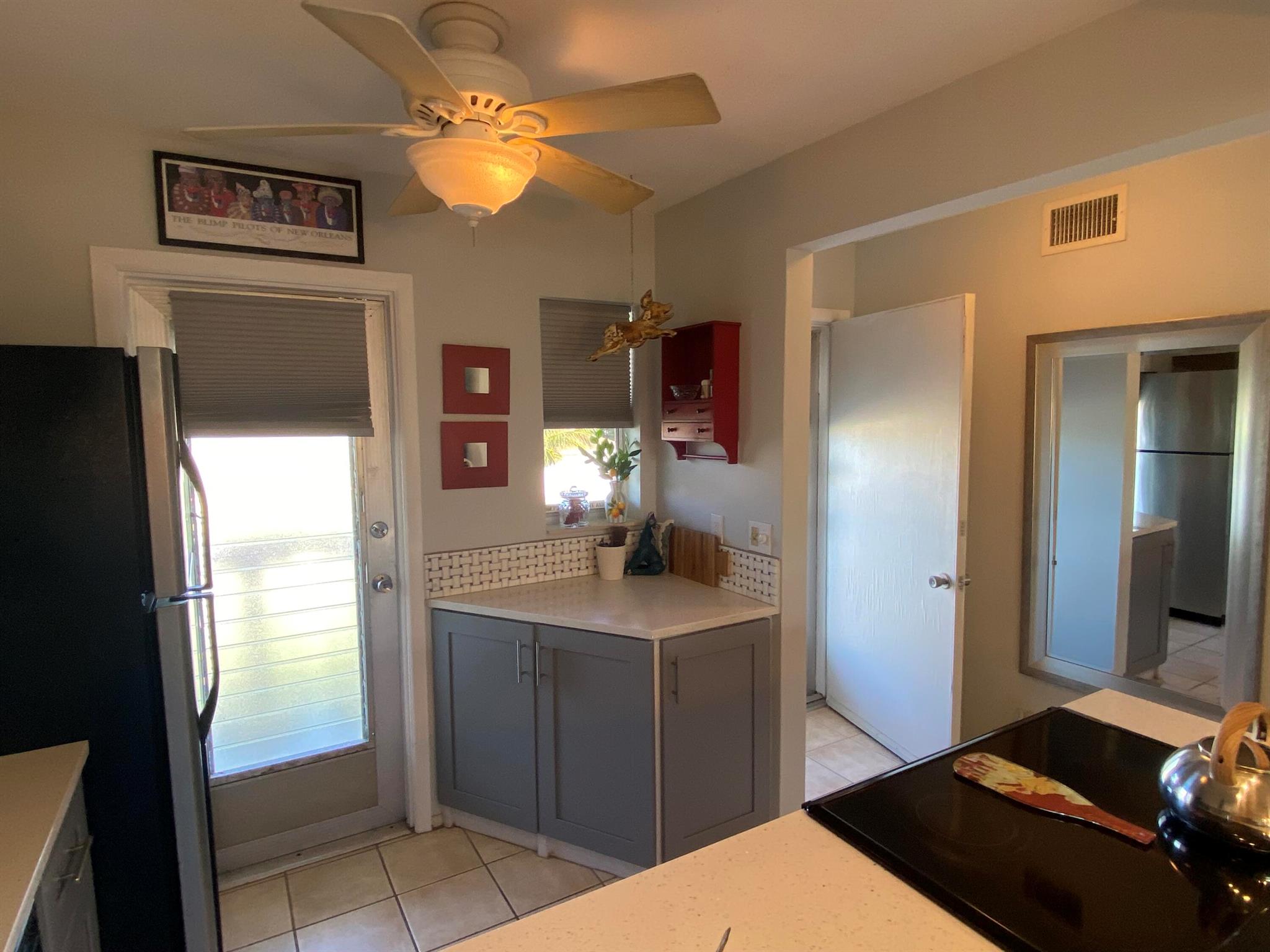 VILLAGE ROYALE CONDO 3 - Residential