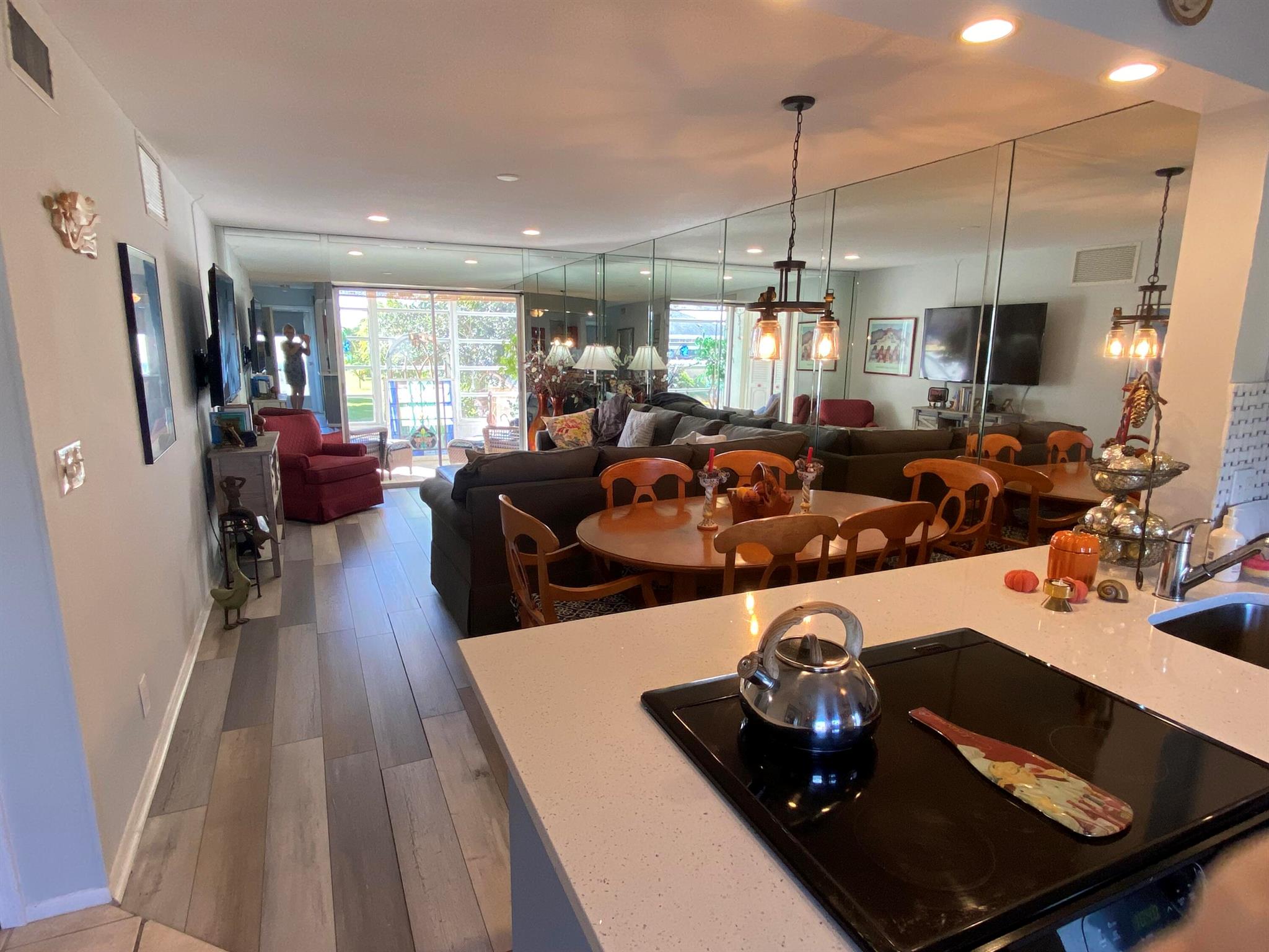 VILLAGE ROYALE CONDO 3 - Residential