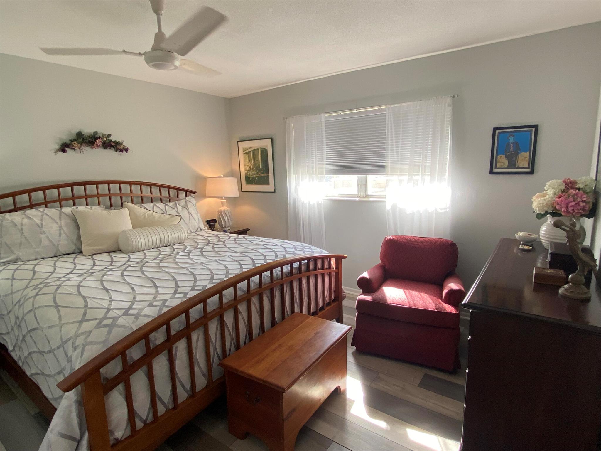 VILLAGE ROYALE CONDO 3 - Residential