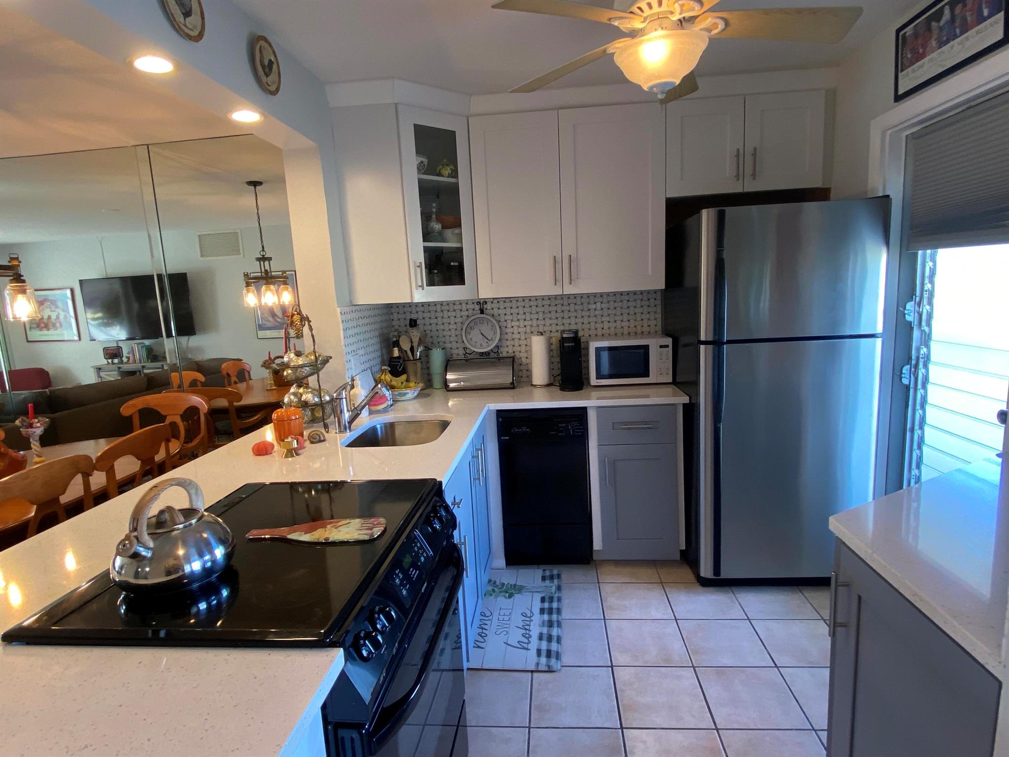 VILLAGE ROYALE CONDO 3 - Residential