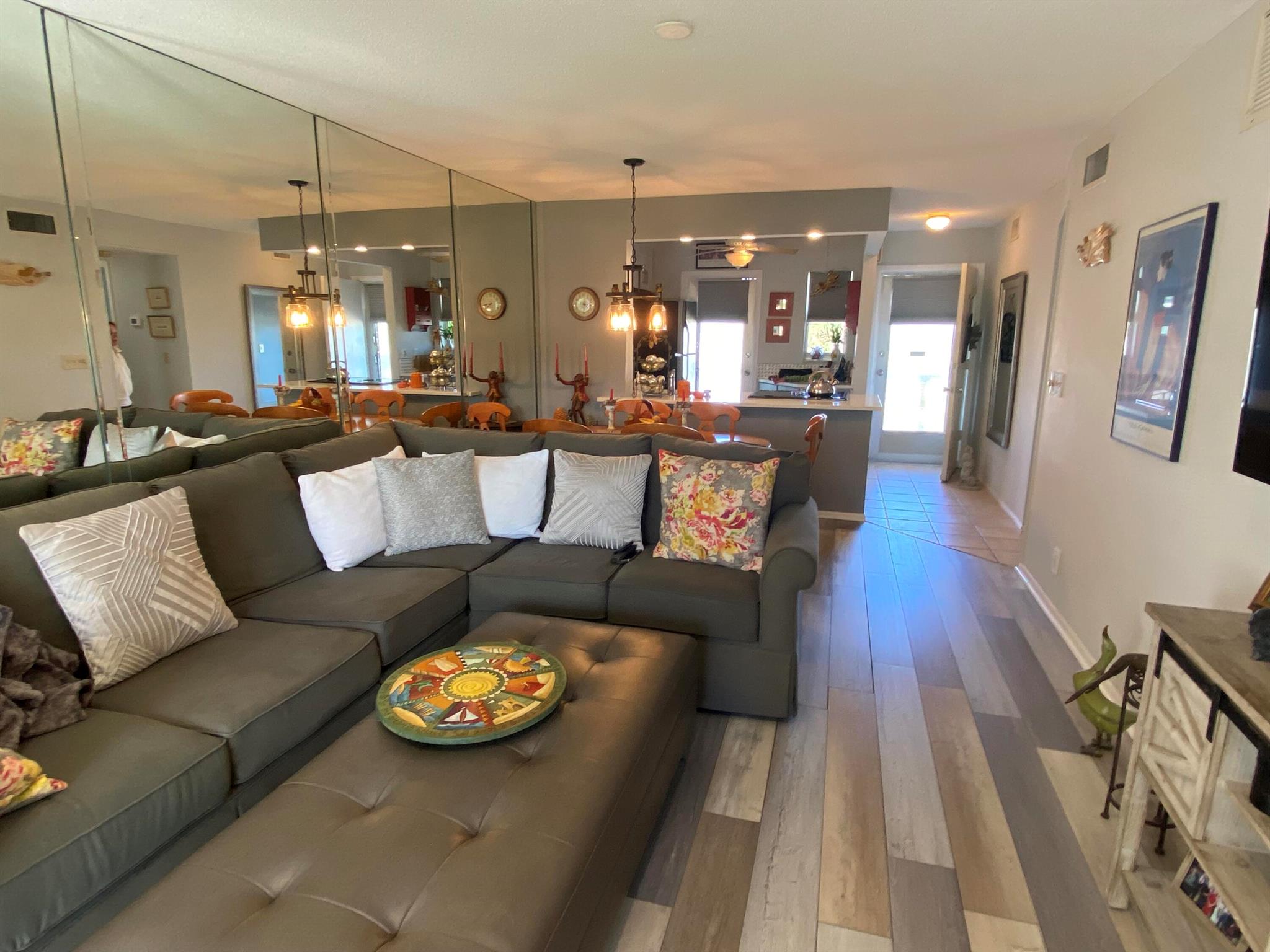 VILLAGE ROYALE CONDO 3 - Residential