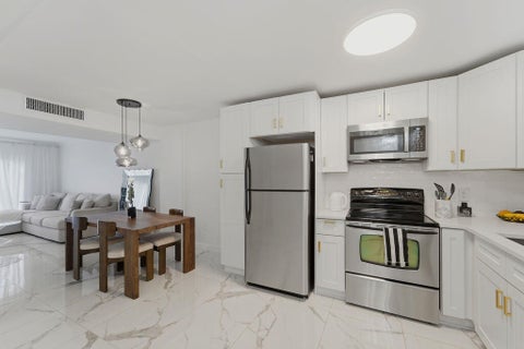 Photo of 809 W Oakland Park Boulevard #K2, Oakland Park, FL 33311 (MLS # B26058541)