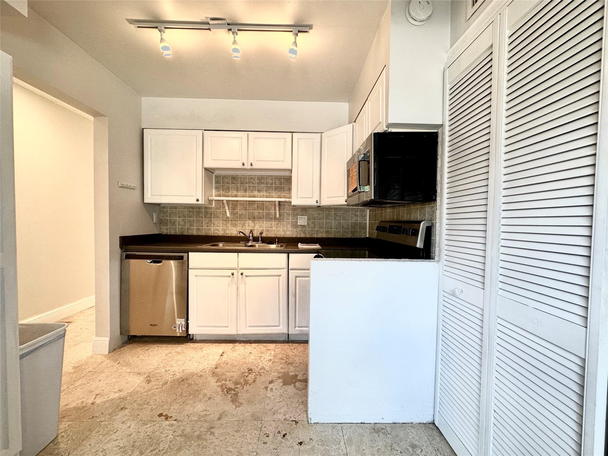 717 Gardens Dr 106