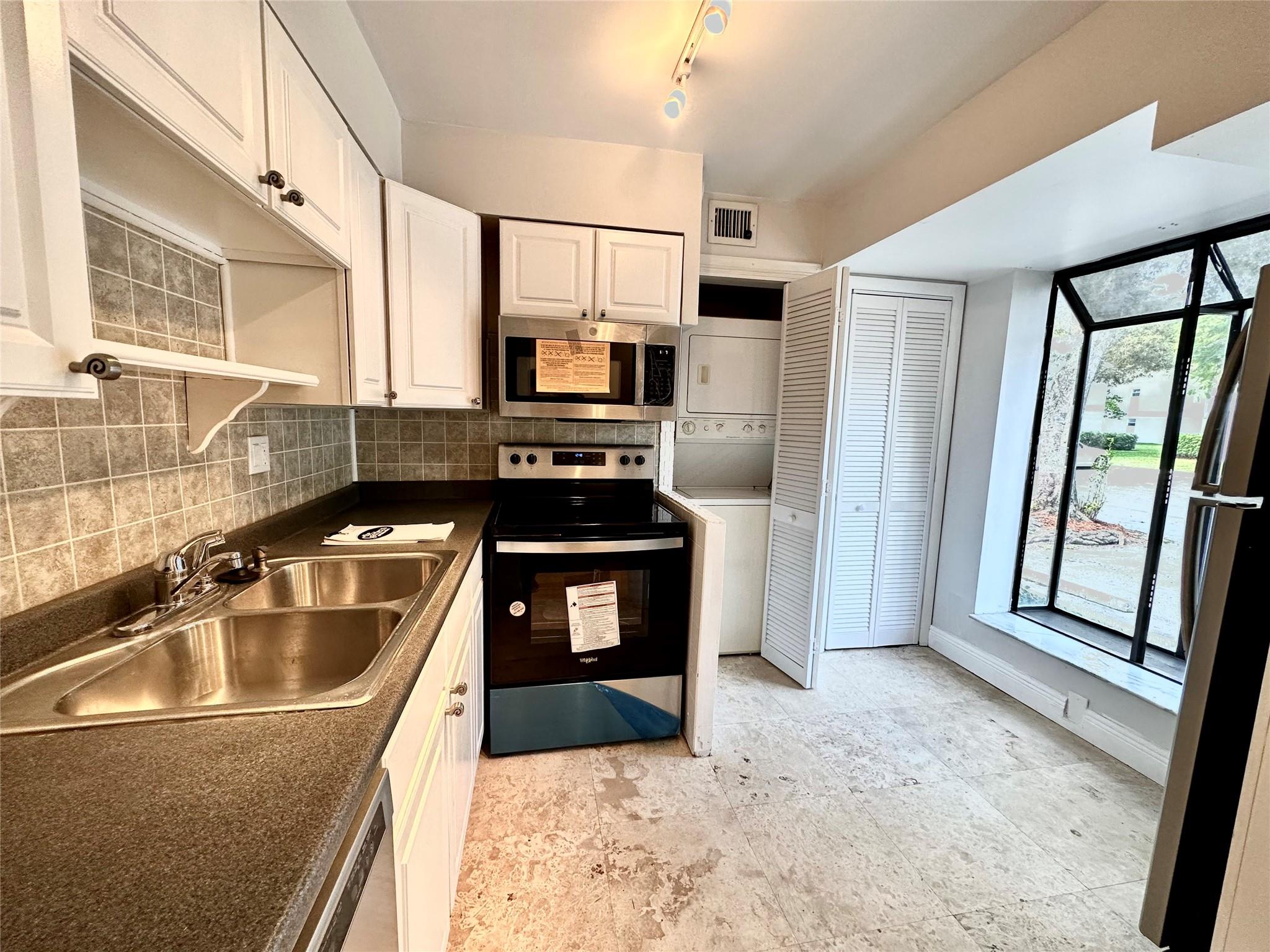 717 Gardens Dr 106