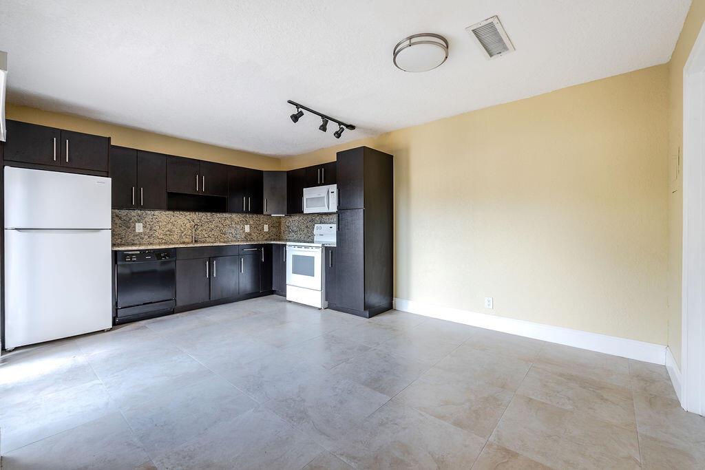 WATERSIDE ESTATES - Residential