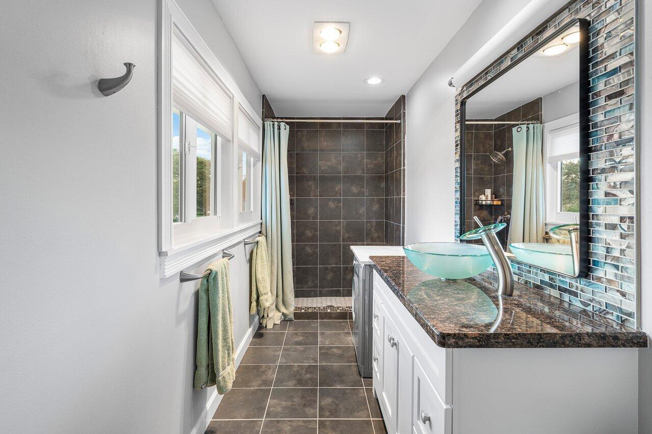 TROPIC ISLE - Residential