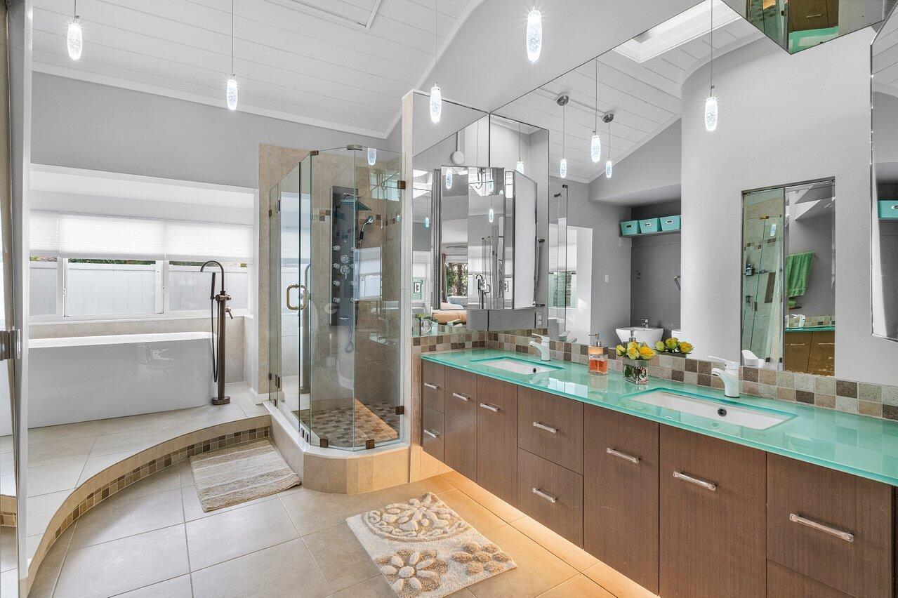 TROPIC ISLE - Residential