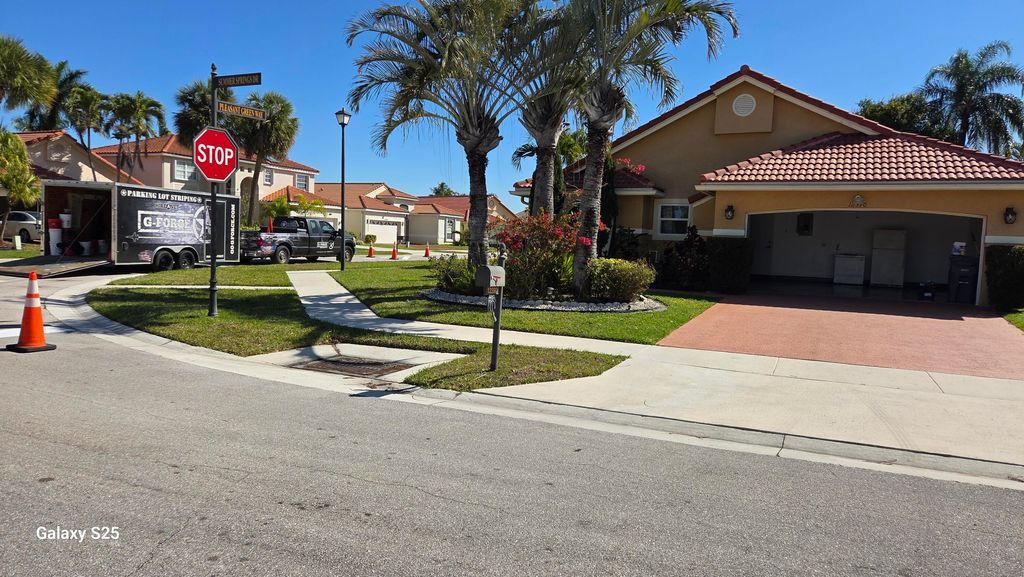 Photo of 12390 Summer Springs Dr, Boynton Beach, FL 33437 (MLS # R11169095)
