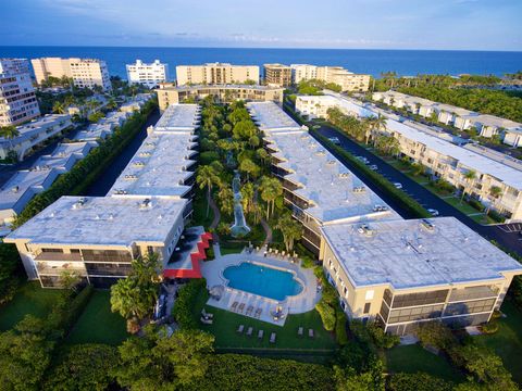 A home in South Palm Beach