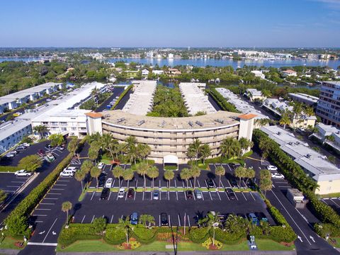 A home in South Palm Beach