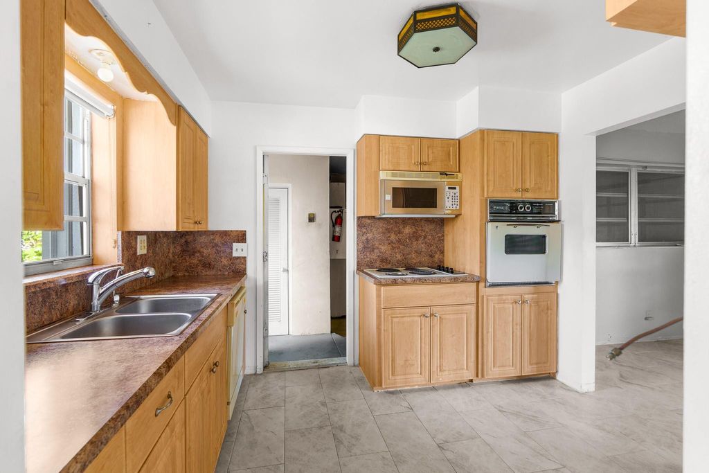 Photo of 1941 NE 28th Avenue, Pompano Beach, FL 33062 (MLS # F10548544)