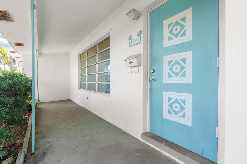 Photo of 1941 NE 28th Avenue, Pompano Beach, FL 33062 (MLS # F10548544)