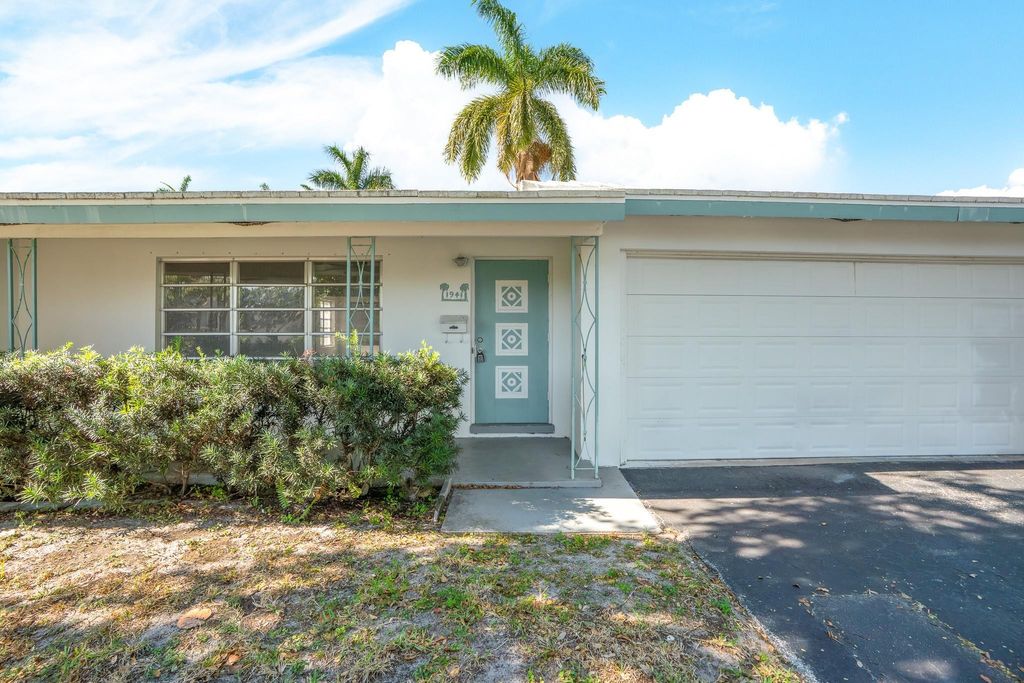 Photo of 1941 NE 28th Avenue, Pompano Beach, FL 33062 (MLS # F10548544)