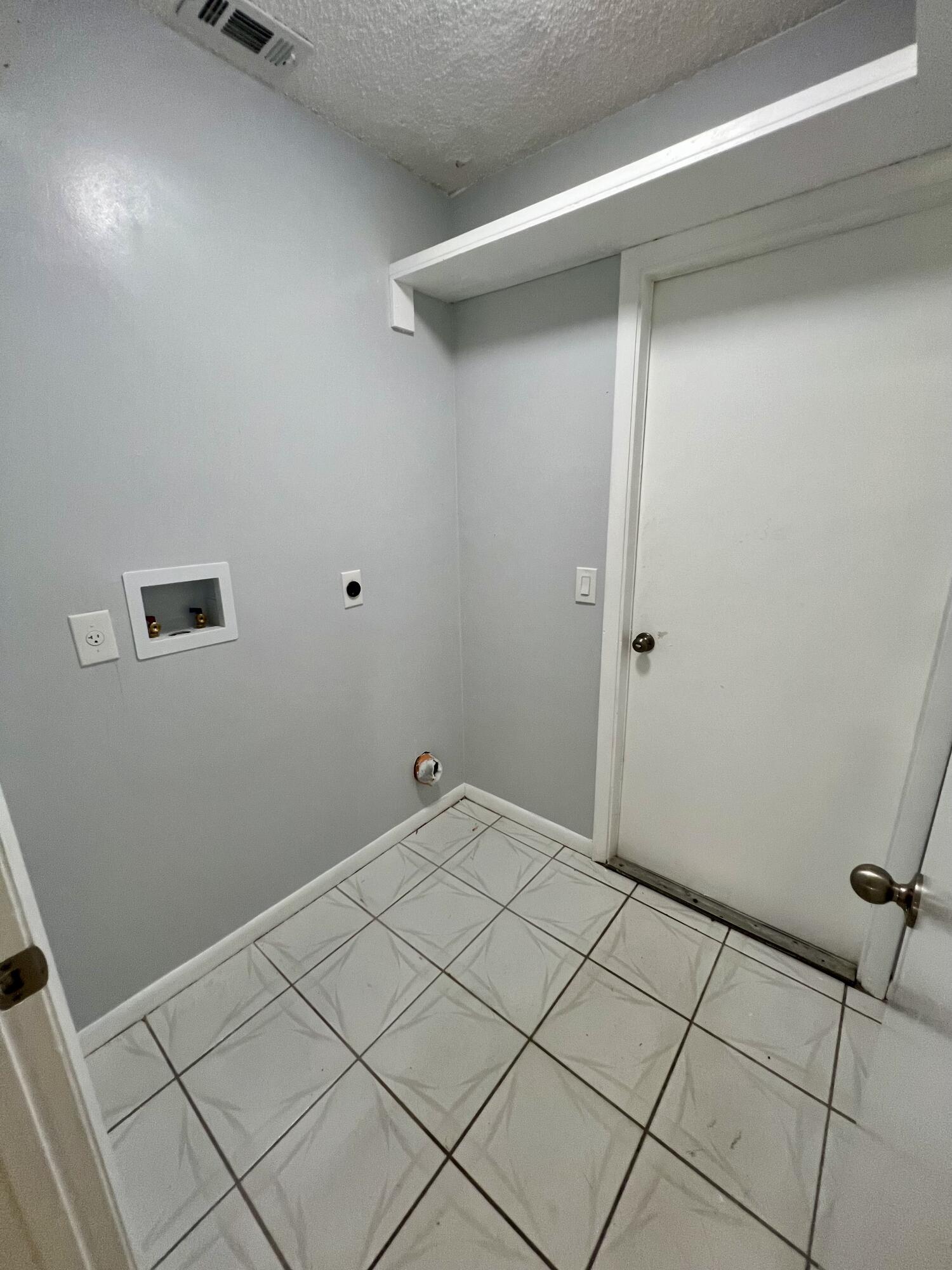 PORT ST LUCIE SECTION 5 - Residential Lease