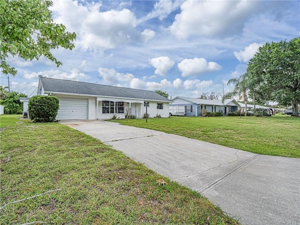 Photo of 136 16th Avenue, Vero Beach, FL 32962 (MLS # B26022248)