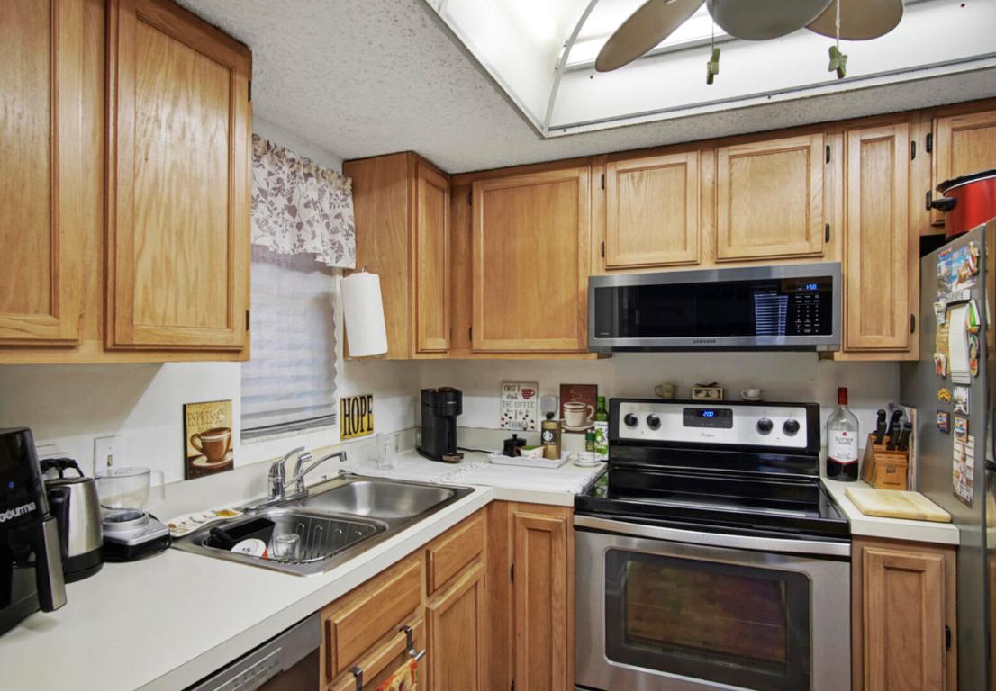 SEAGRASS CONDOMINIUM - Residential