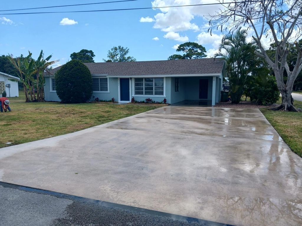 Photo of 4304 Diamond Road, Palm Springs, FL 33461 (MLS # R10990343)