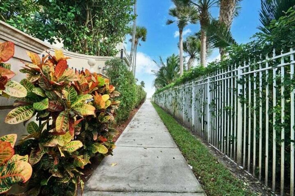 Photo of 2700 Banyan Road #36, Boca Raton, FL 33432 (MLS # R10995424)
