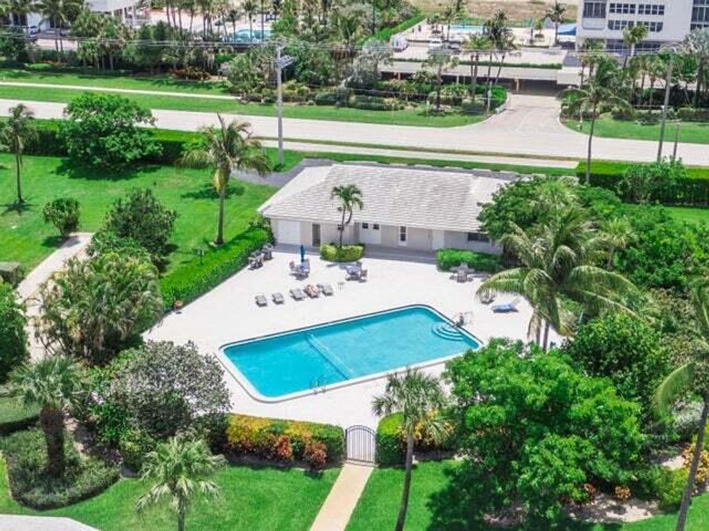 Photo of 2700 Banyan Road #36, Boca Raton, FL 33432 (MLS # R10995424)