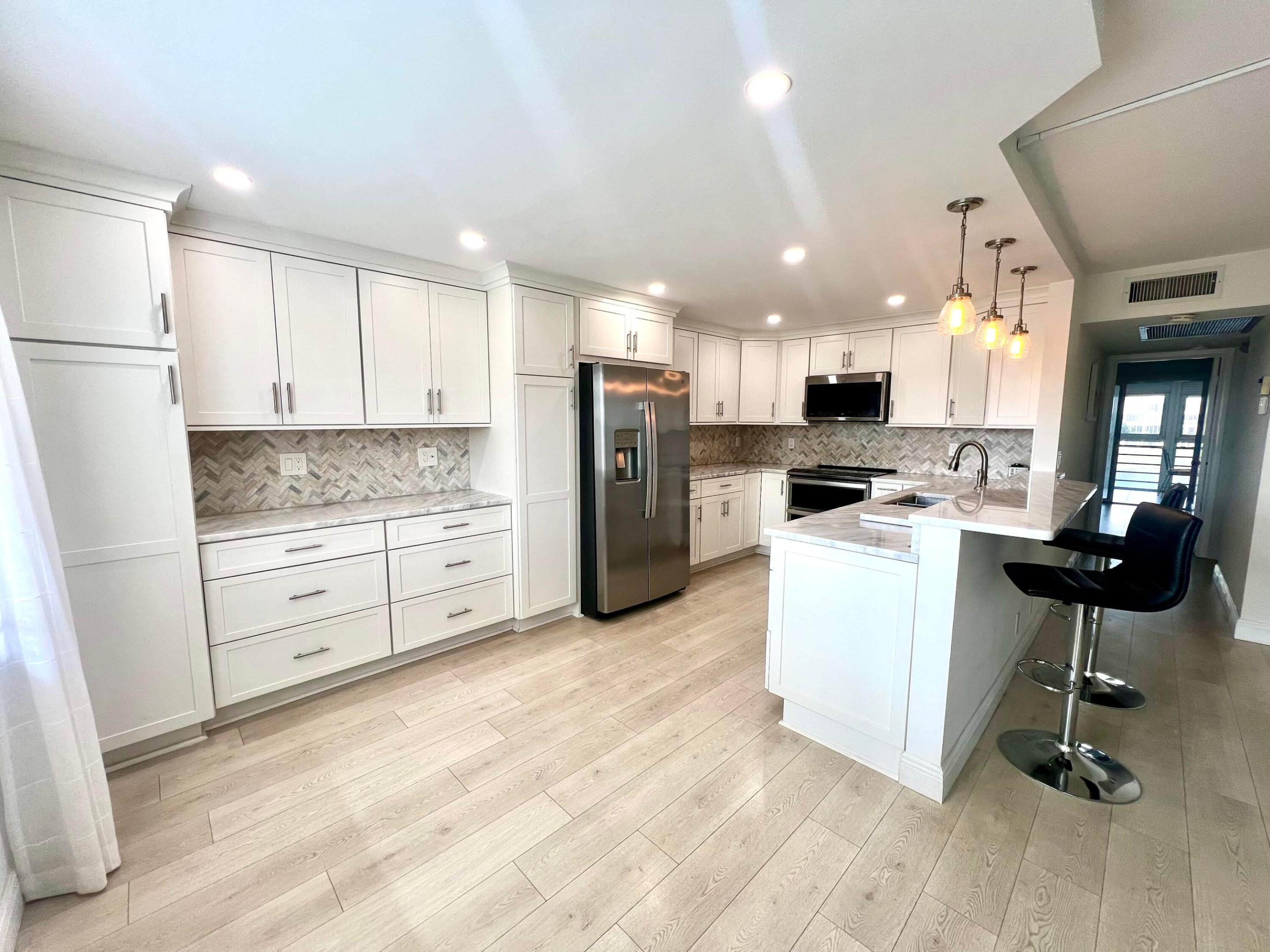 OAKRIDGE U CONDO - Residential