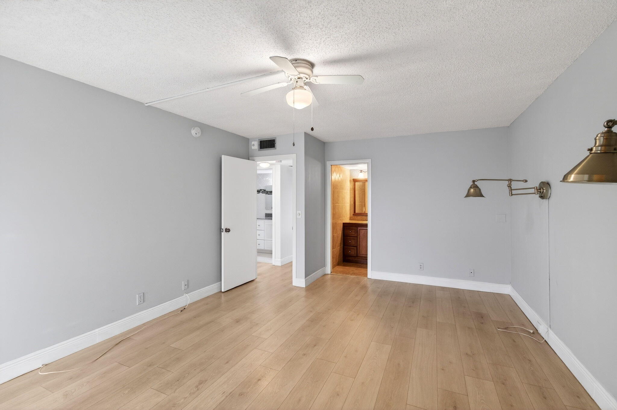 OAKRIDGE U CONDO - Residential