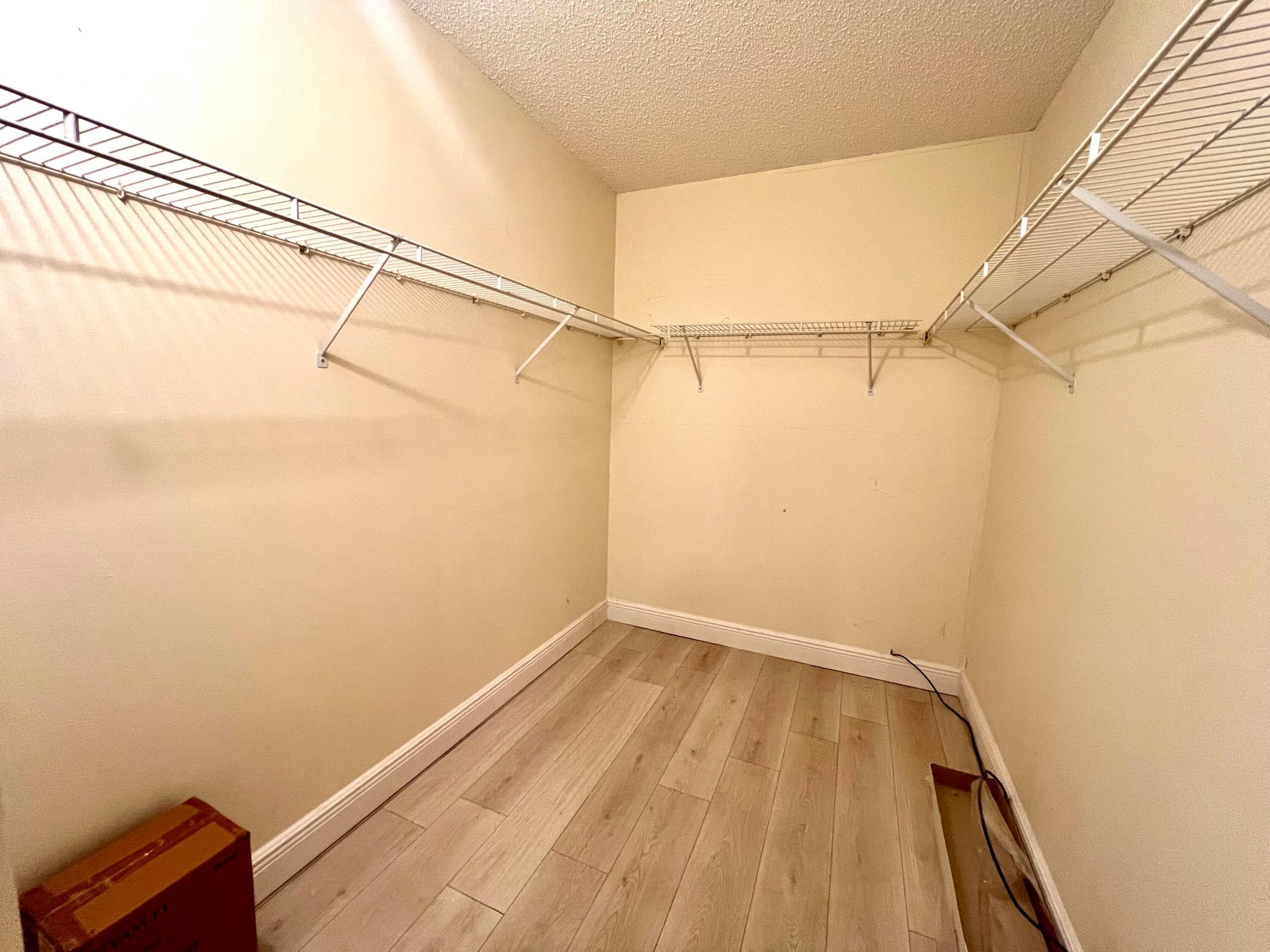 OAKRIDGE U CONDO - Residential