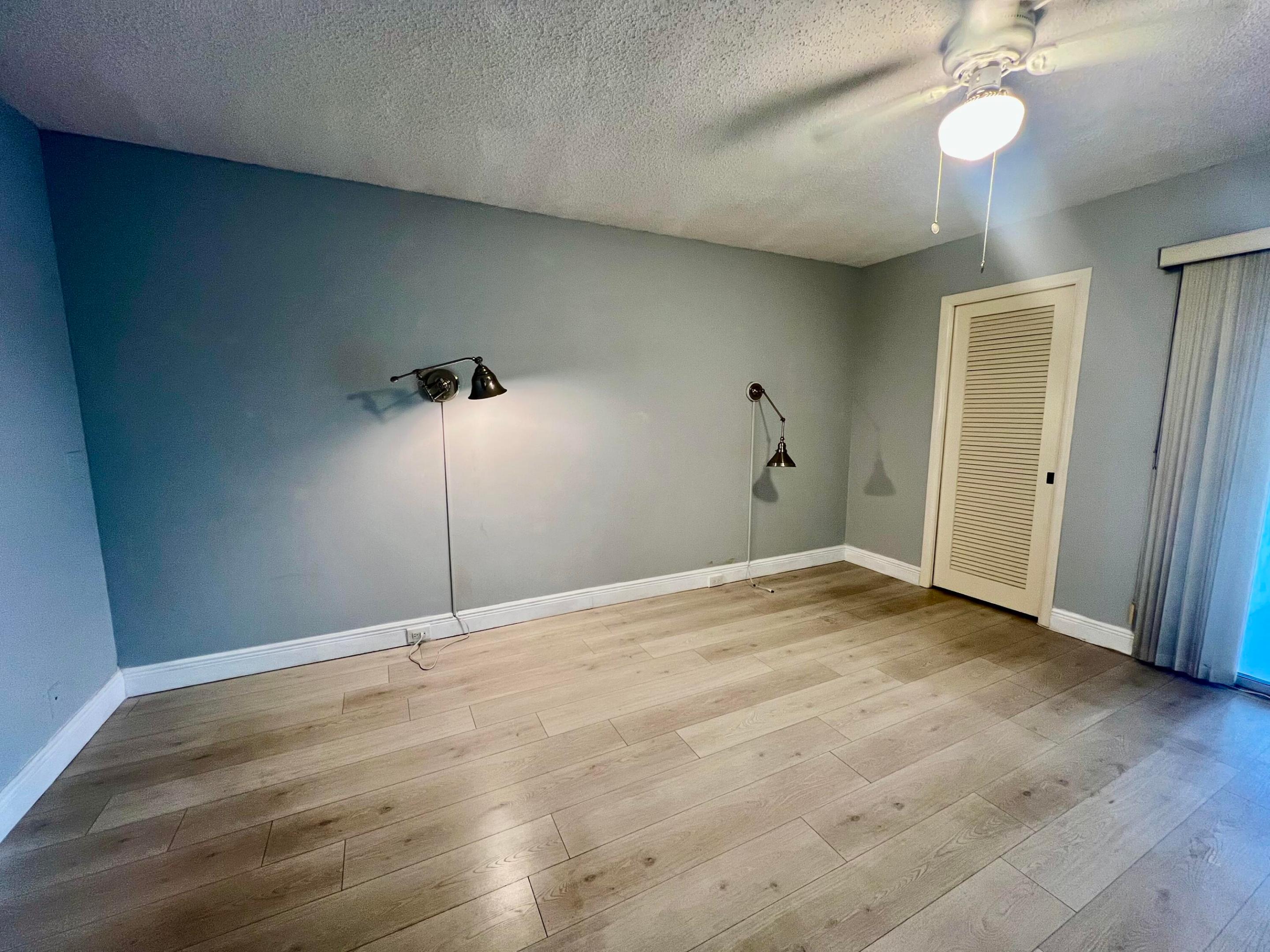 OAKRIDGE U CONDO - Residential