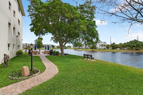 Tiny photo for 3084 Oakridge U, Deerfield Beach, FL 33442 (MLS # B26001204)