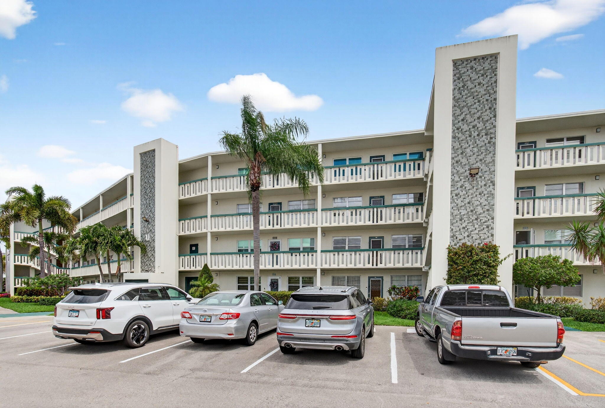 OAKRIDGE U CONDO - Residential