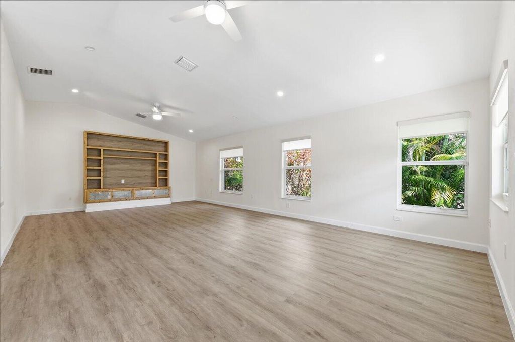 Photo of 530 NE 3rd Avenue NE, Delray Beach, FL 33444 (MLS # B26047084)