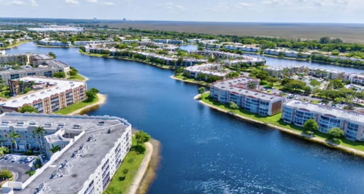 SOUTHAMPTON CONDOMINIUM F - Residential