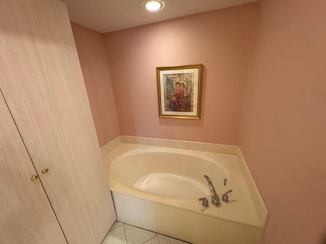 SOUTHAMPTON CONDOMINIUM F - Residential