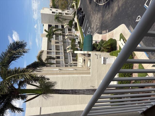 SOUTHAMPTON CONDOMINIUM F - Residential