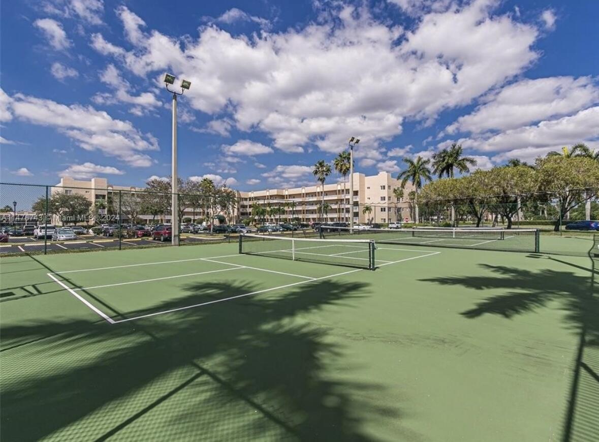 SOUTHAMPTON CONDOMINIUM F - Residential