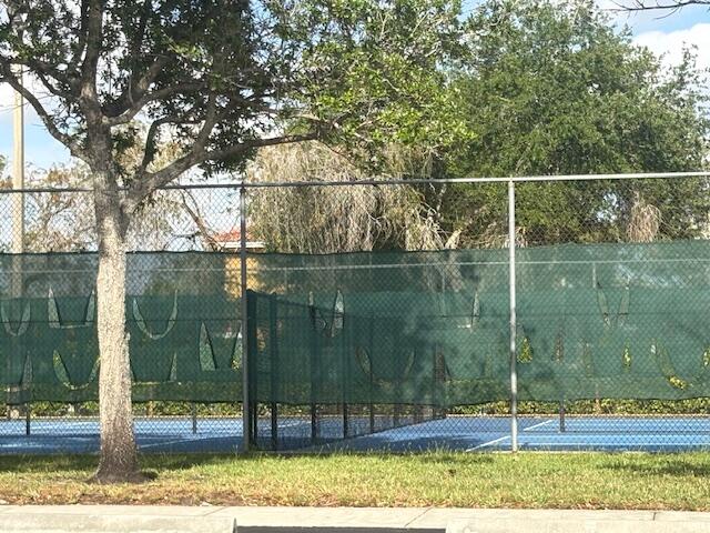 SOUTHAMPTON CONDOMINIUM F - Residential