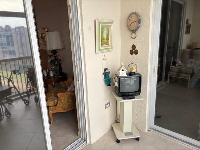 SOUTHAMPTON CONDOMINIUM F - Residential