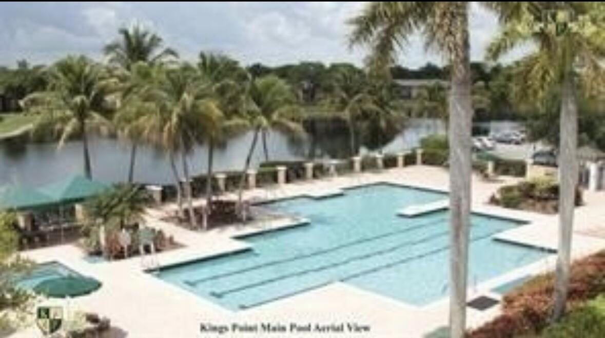 SOUTHAMPTON CONDOMINIUM F - Residential