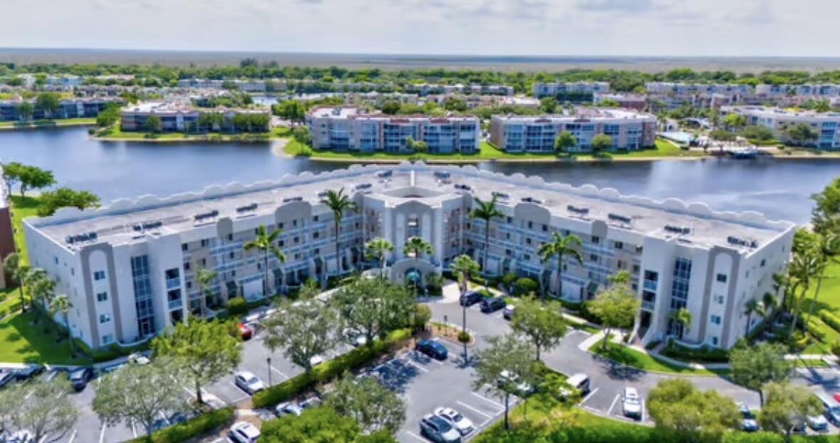 SOUTHAMPTON CONDOMINIUM F - Residential