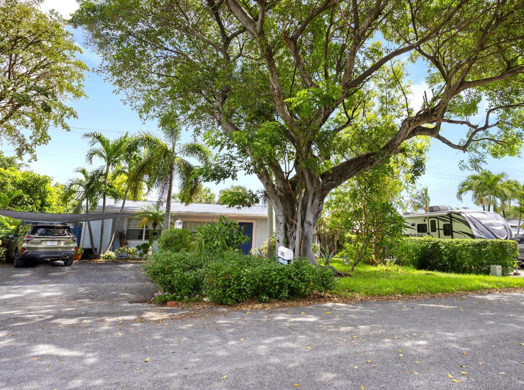 Photo of 1427 NE 30th Street, Pompano Beach, FL 33064 (MLS # B26044933)