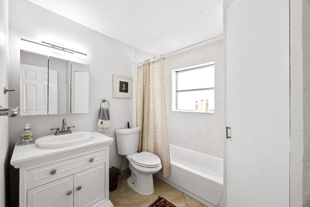 Photo of 1427 NE 30th Street, Pompano Beach, FL 33064 (MLS # B26044933)