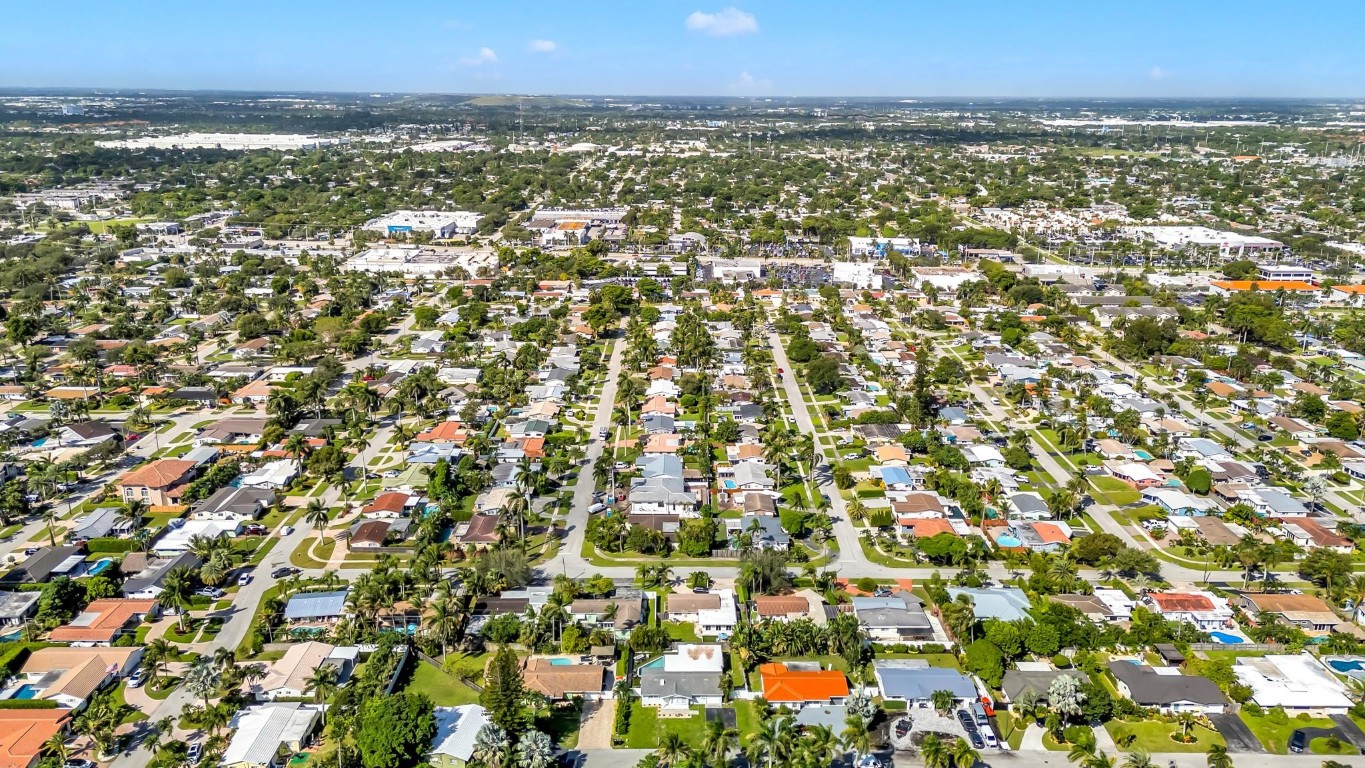 Coral Villas 47-45 B - Residential