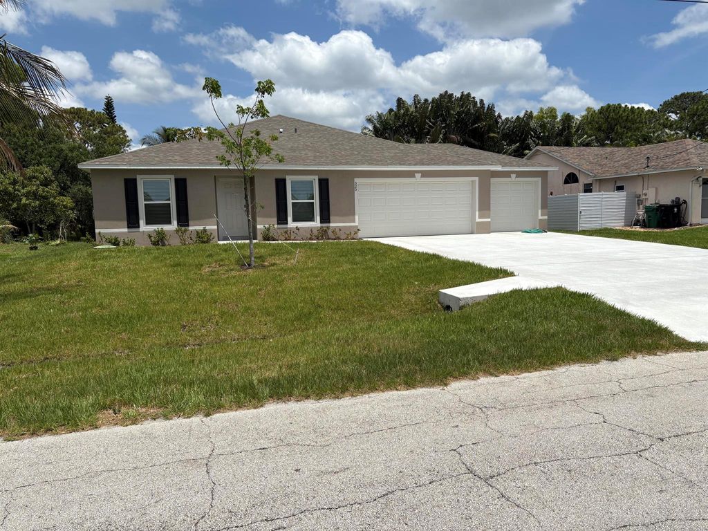 Photo of 525 SE Fallon Drive, Port Saint Lucie, FL 34983 (MLS # R11085723)